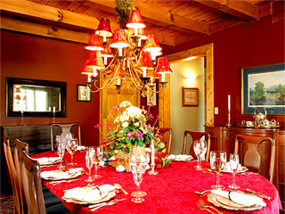 Iron Mountain Inn Bed and Breakfast - Dining Room