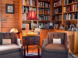 Iron Mountain Inn Bed and Breakfast - The Library