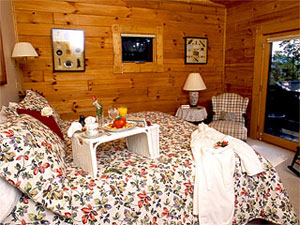 Iron Mountain Inn Bed and Breakfast - Family Memories Room